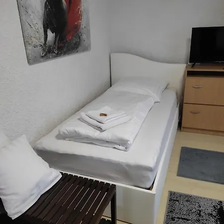 Gaestezimmer Boxenstopp Veitsbronn Экстерьер фото