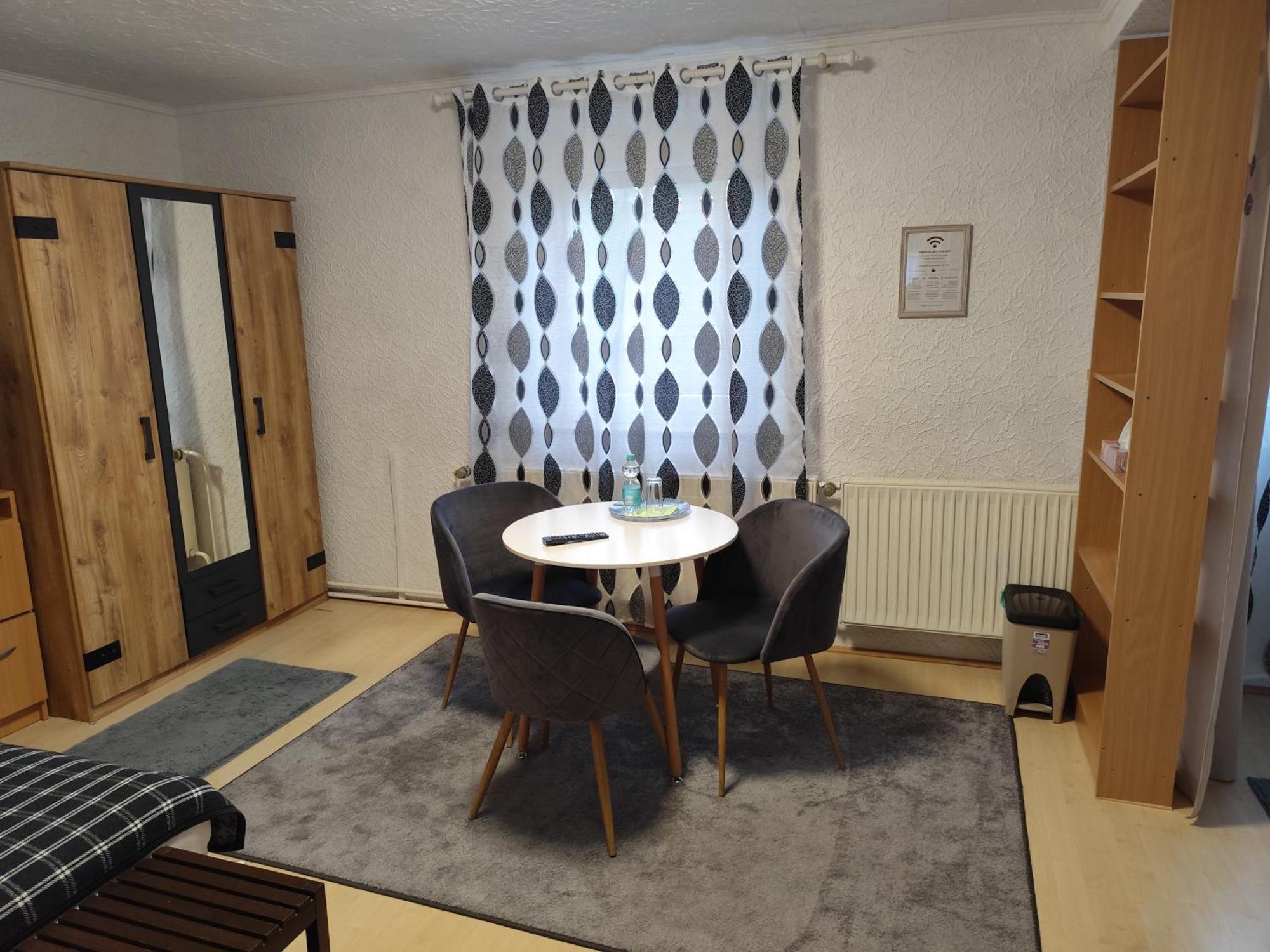 Gästezimmer Boxenstopp *